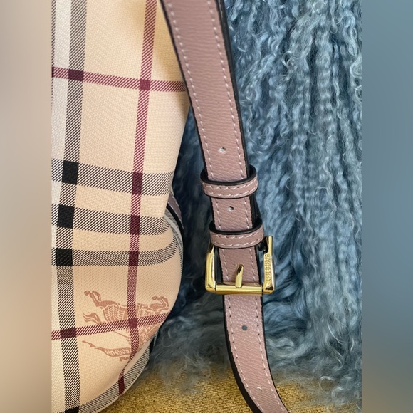 Nova Check Bucket Bag BURBERRY Color: LIGHT ELDERBE
Size: One Size brand new - Picture 3 of 13